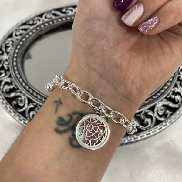 pulsera con dije nacar corazado